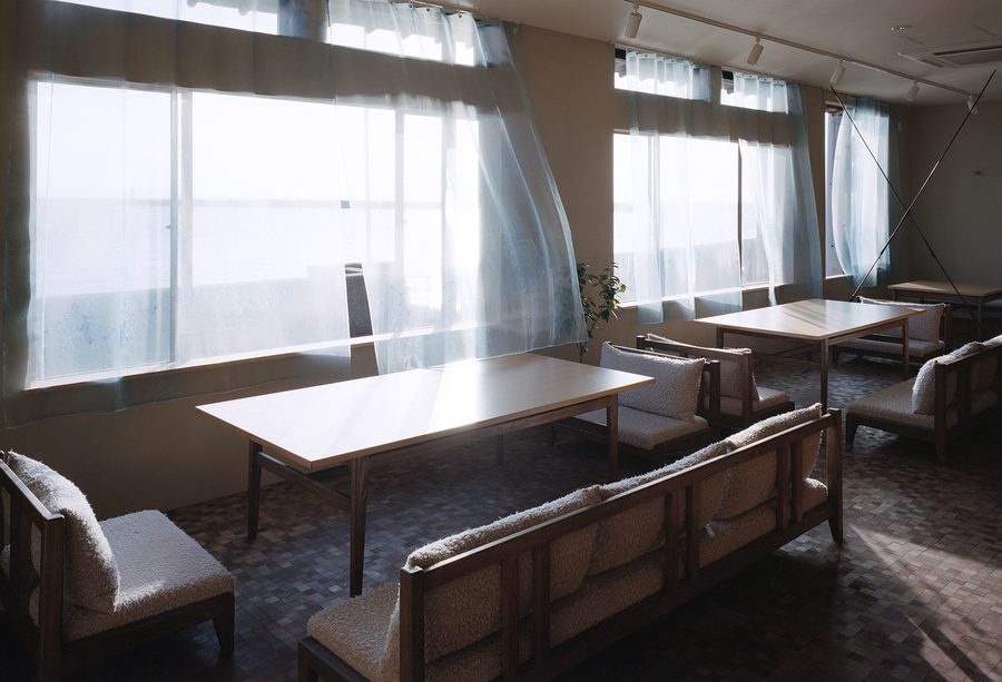 月と海 家具 3
